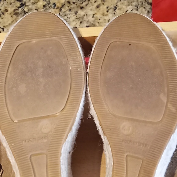 KANNA Nude Tan Suede Open Toe Wedge Double Buckle Slingback Sandals. Size 91/2. - Picture 13 of 16